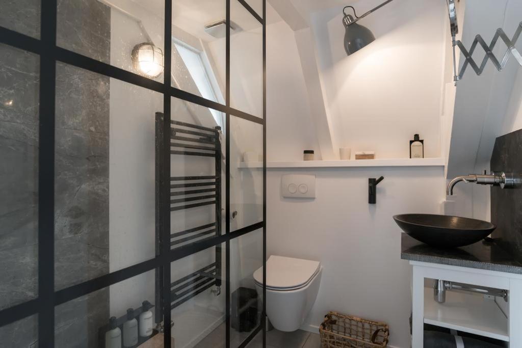Two Bedroom In Historic Canalhouse From 1618 - Centre Bed and breakfast 2*