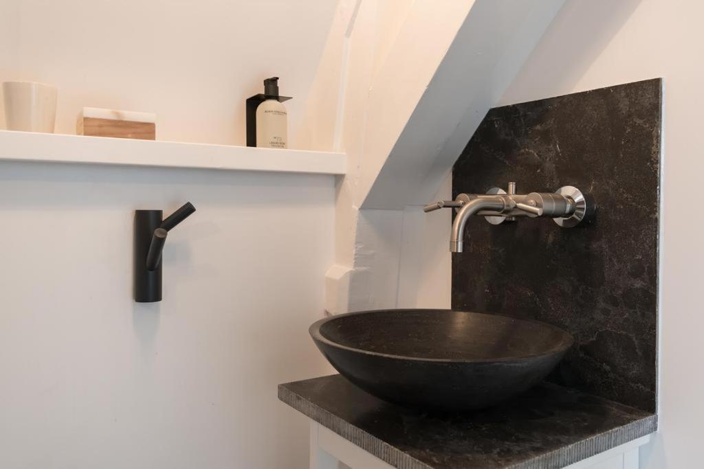Bed and breakfast Two Bedroom In Historic Canalhouse From 1618 - Centre 2*